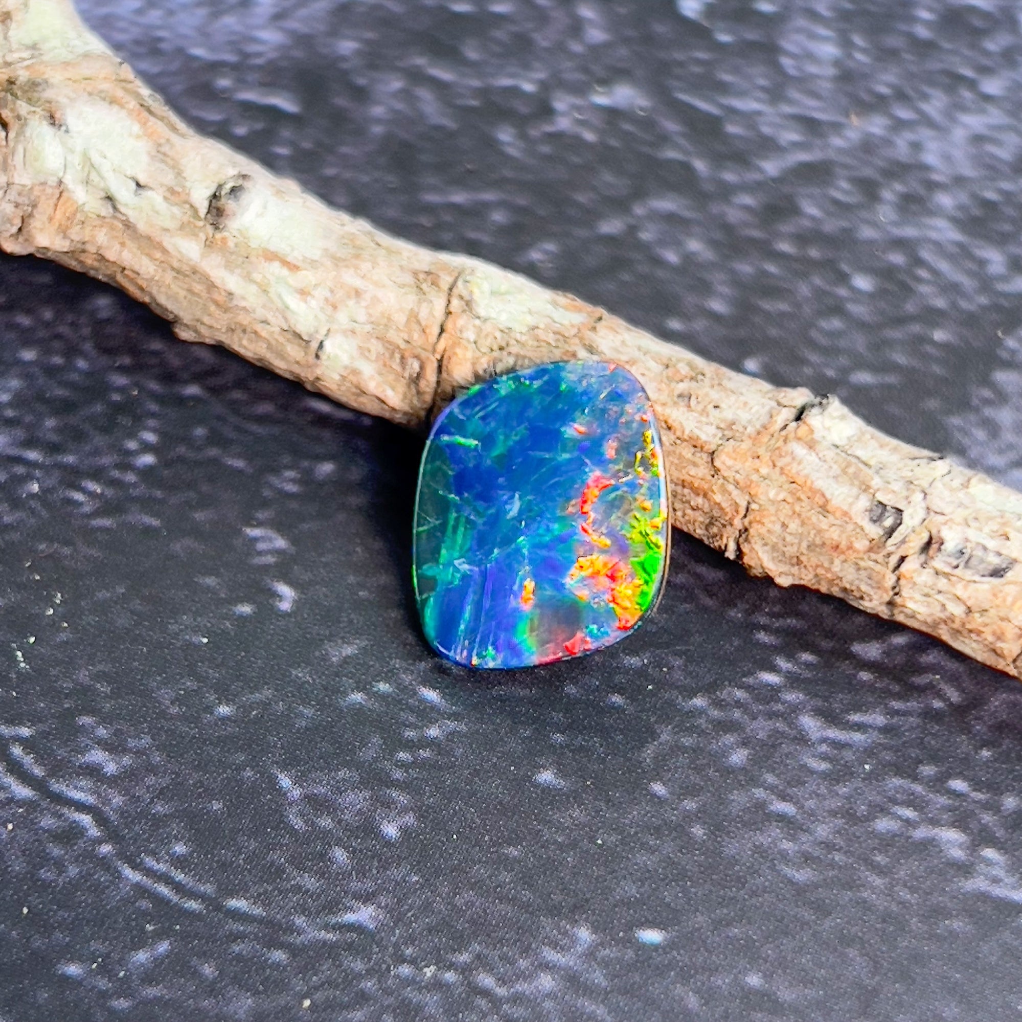 Loose Australian Opal doublet 2.7ct - Masterpiece Jewellery Opal & Gems Sydney Australia | Online Shop