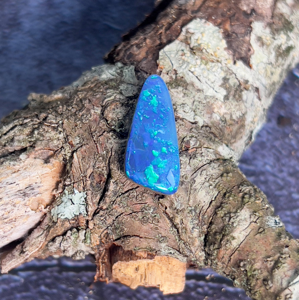 Blue Green Opal doublet 2.56ct - Masterpiece Jewellery Opal & Gems Sydney Australia | Online Shop