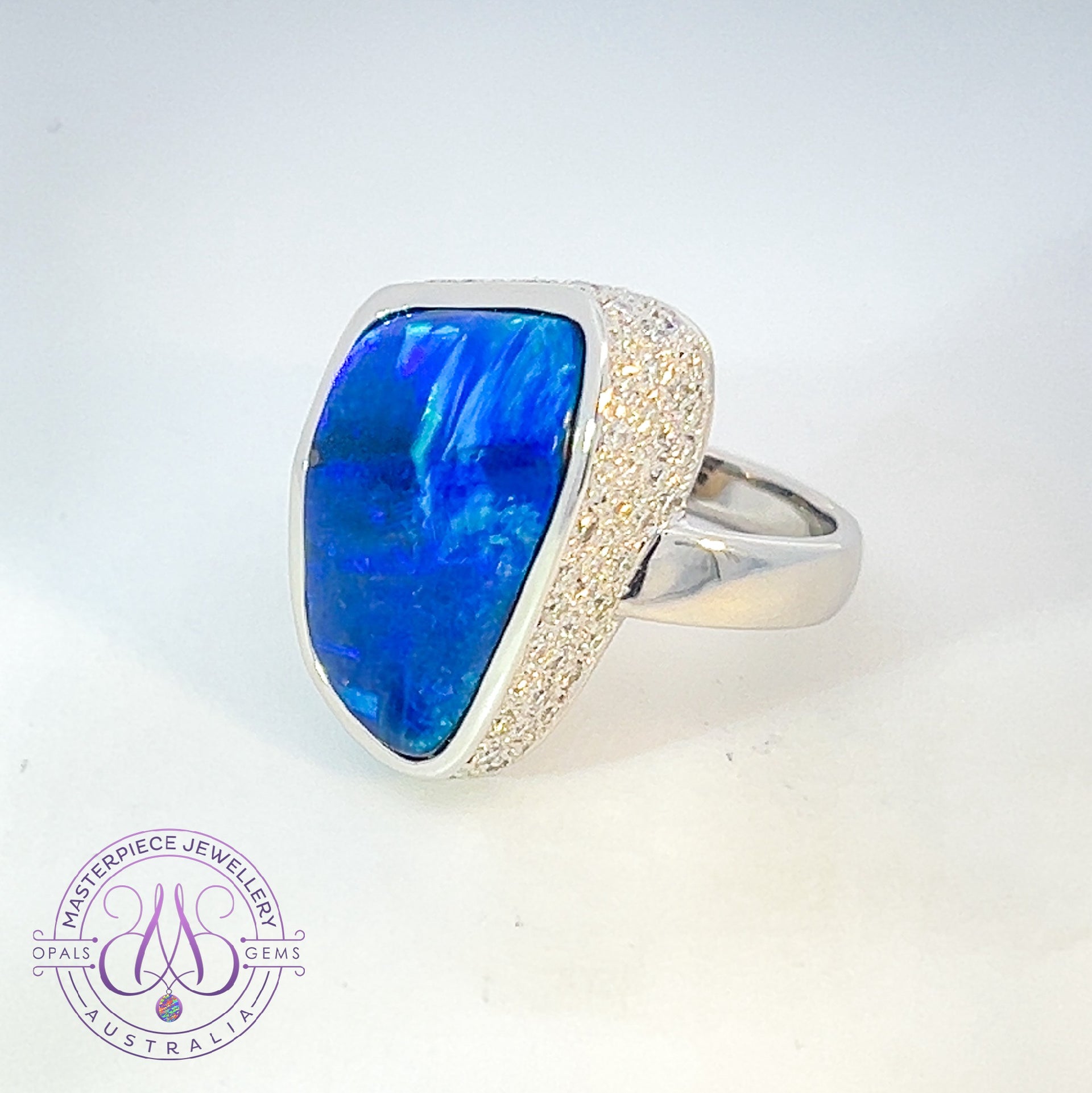 Platinum cluster design Green blue Boulder Opal with