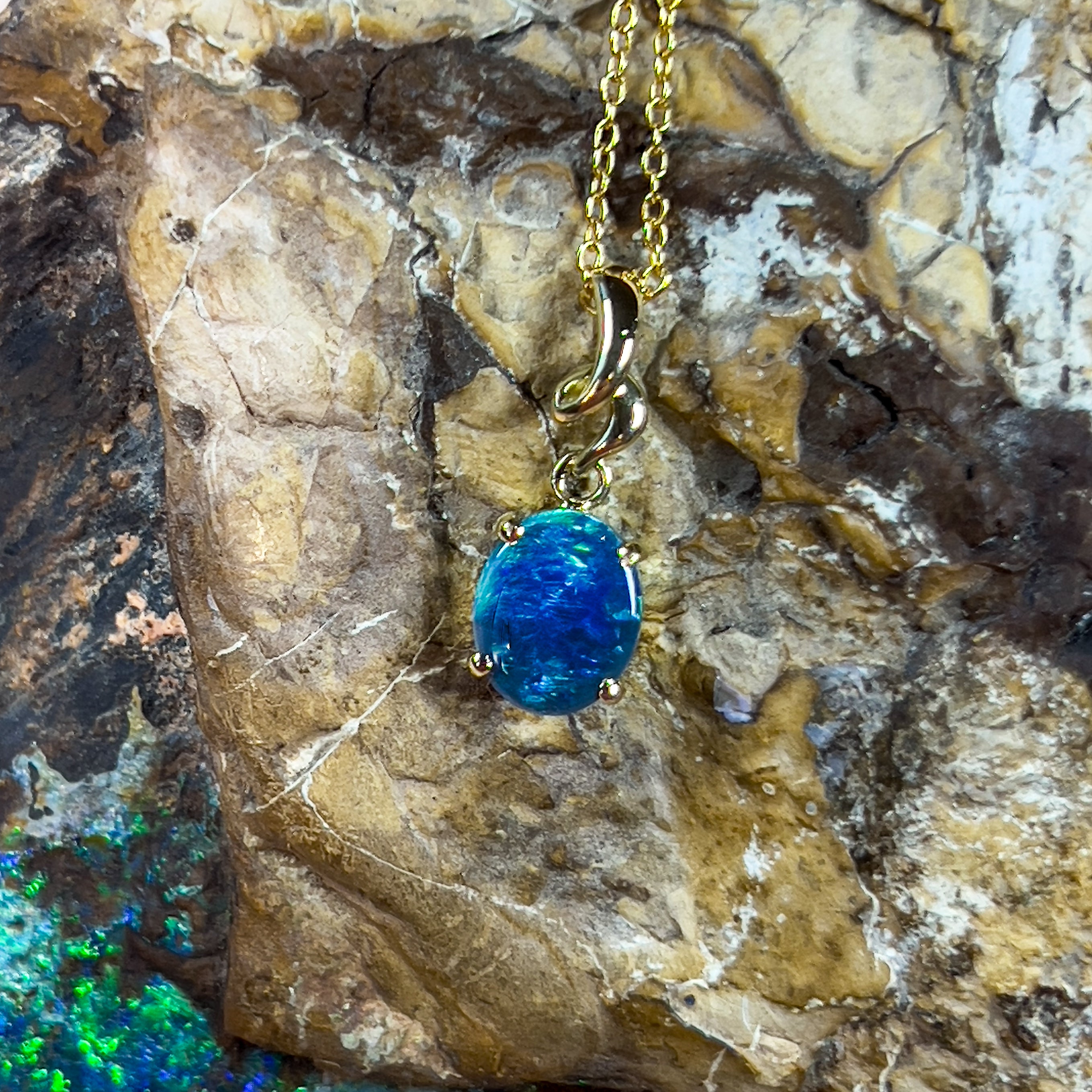18kt Yellow Gold Black Opal 0.91ct solitaire pendant - Masterpiece Jewellery Opal & Gems Sydney Australia | Online Shop