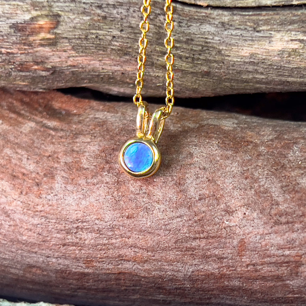 18kt Yellow Gold minimalist 3mm Opal pendant - Masterpiece Jewellery Opal & Gems Sydney Australia | Online Shop