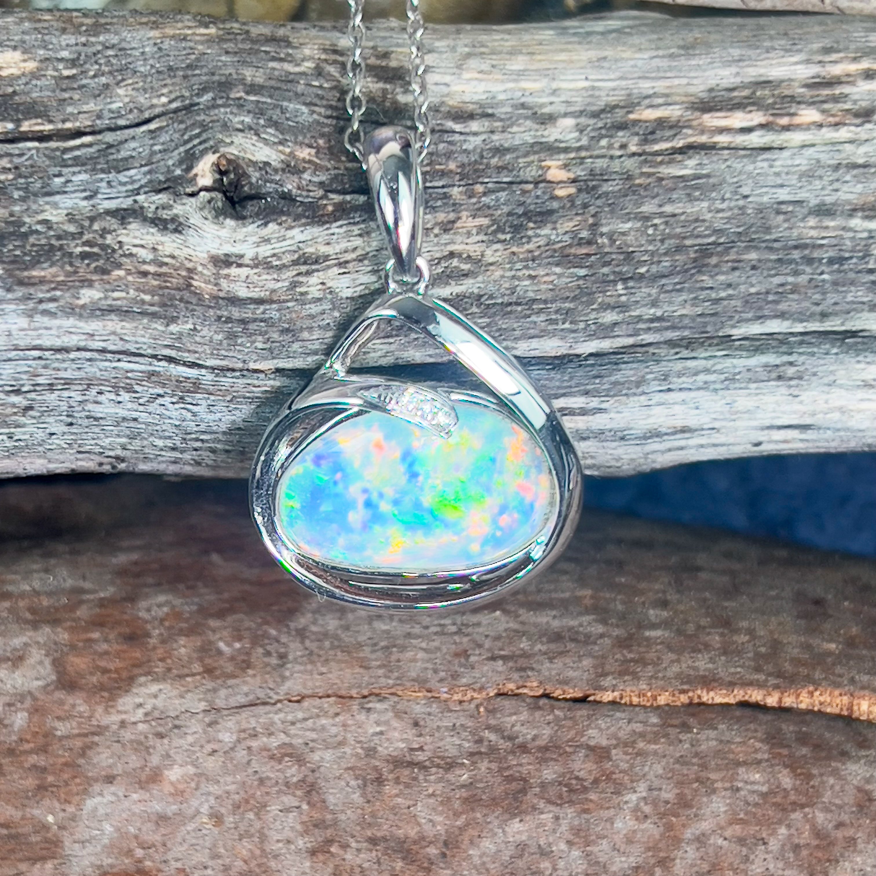 18kt White Gold pendant with one 2.3ct Crystal Opal - Masterpiece Jewellery Opal & Gems Sydney Australia | Online Shop