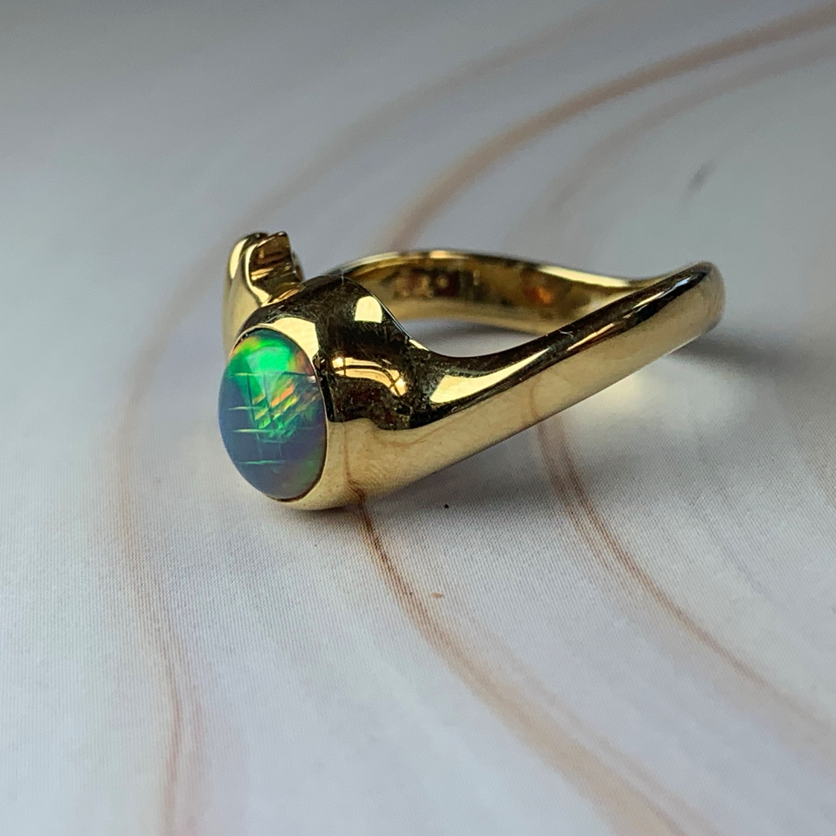 18kt Opera House design ring with Black Opal 0.9ct - Masterpiece Jewellery Opal & Gems Sydney Australia | Online Shop