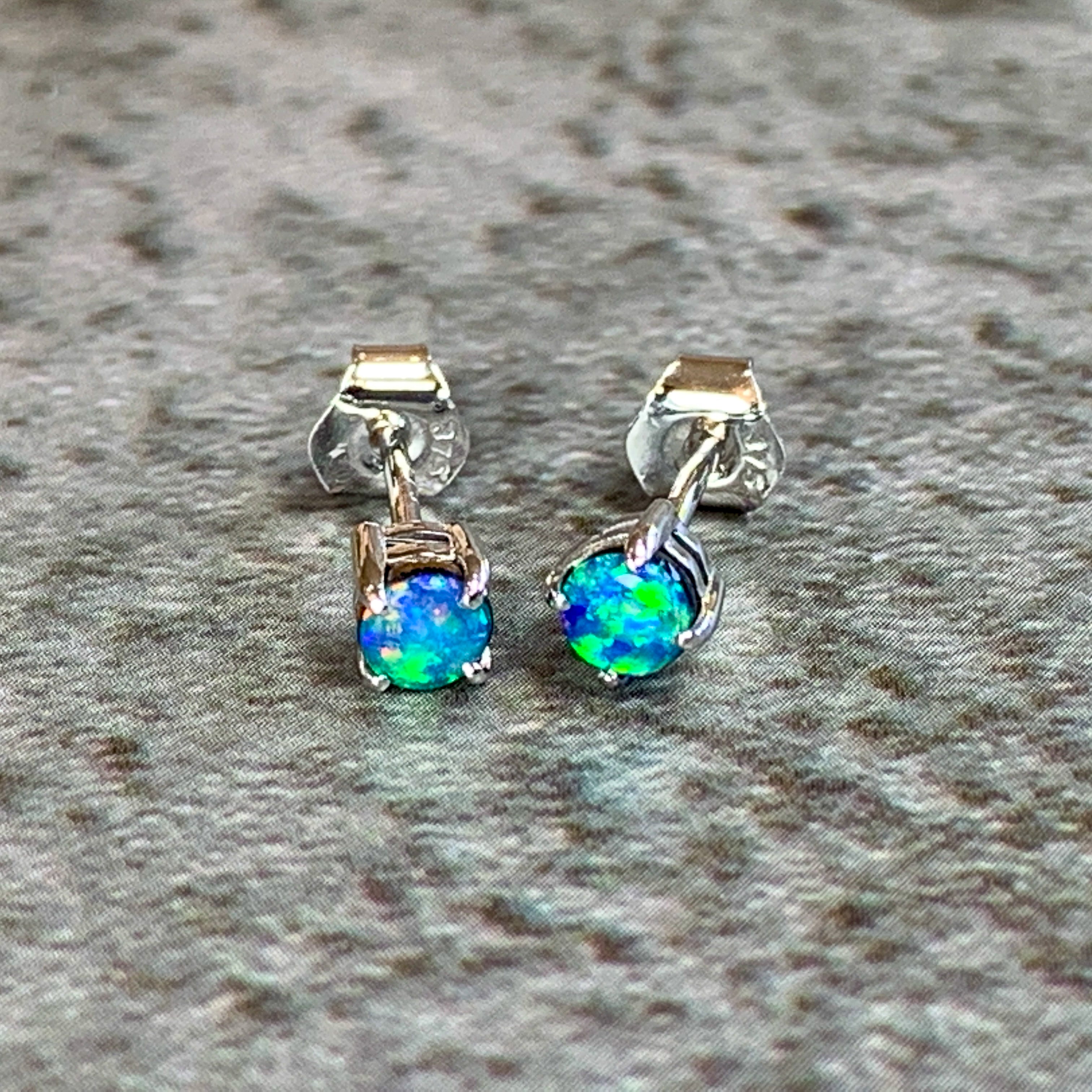 9kt White Gold 3mm earrings studs - Masterpiece Jewellery Opal & Gems Sydney Australia | Online Shop