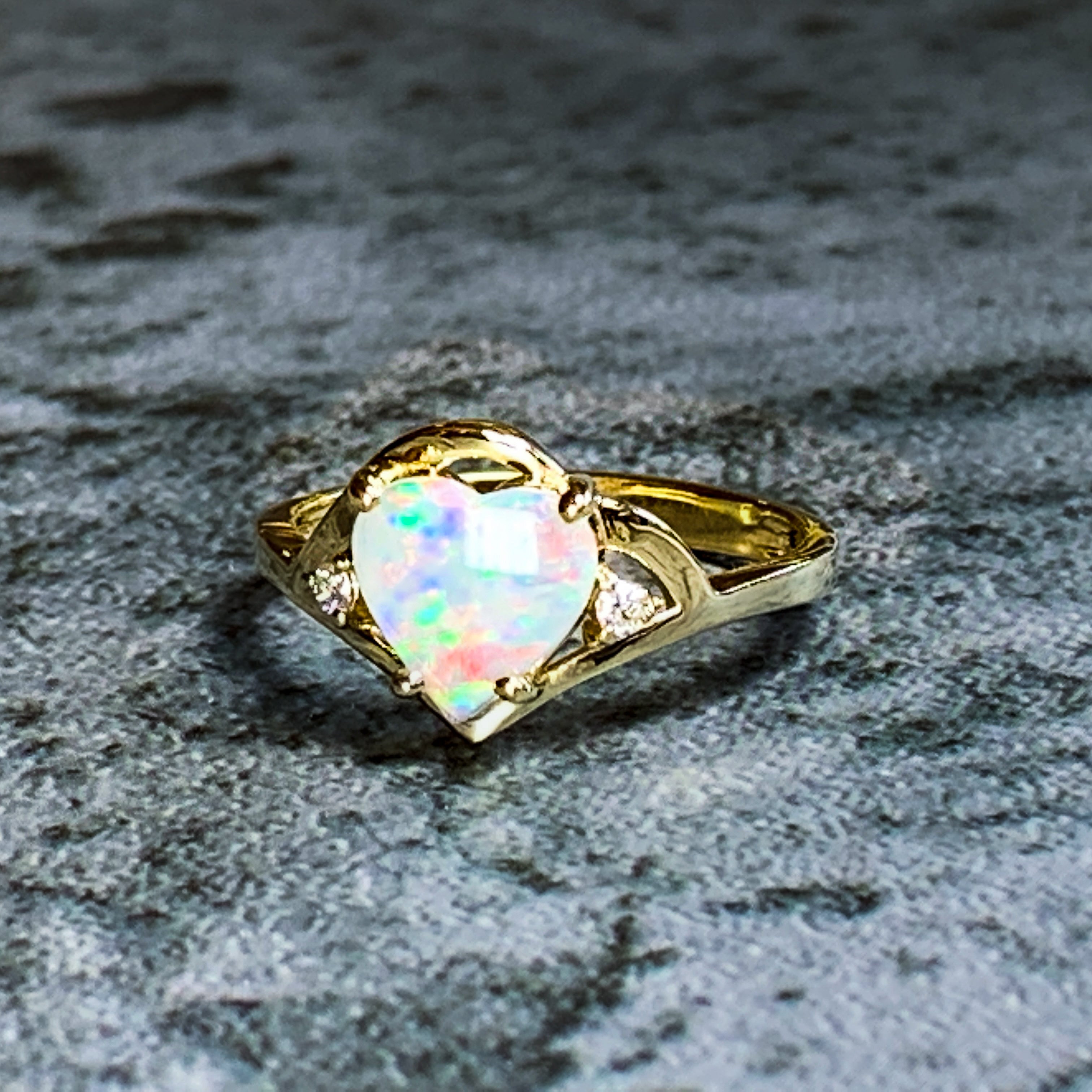 18kt Yellow Gold Heart shape Opal ring - Masterpiece Jewellery Opal & Gems Sydney Australia | Online Shop