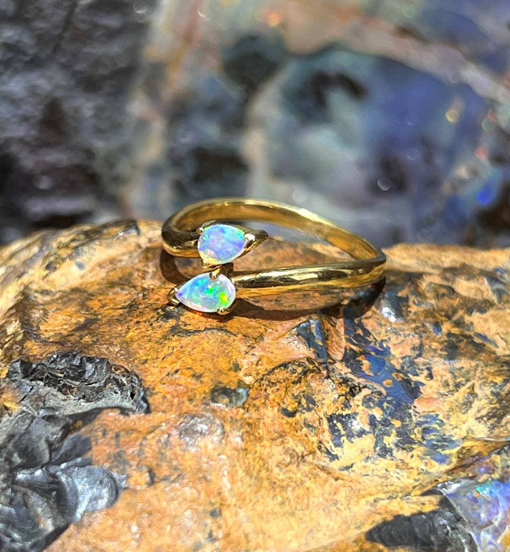 18kt Yellow Gold Opal split ring - Masterpiece Jewellery Opal & Gems Sydney Australia | Online Shop