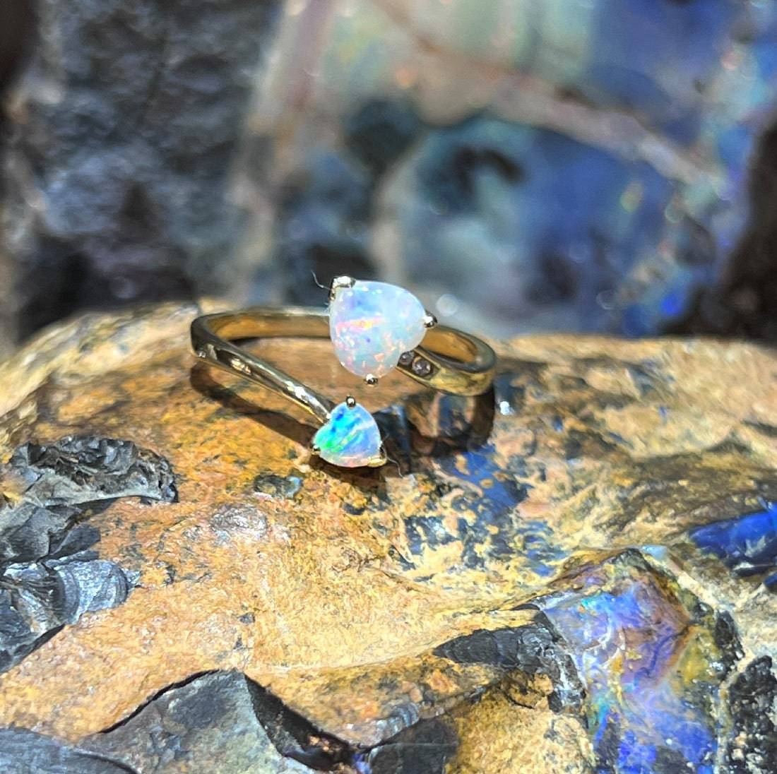 18kt White Gold Heart shape Opal and Diamond split ring